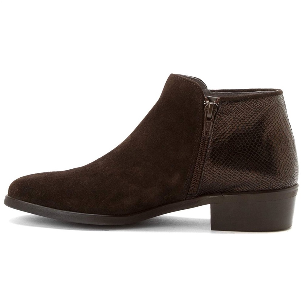Dual Tone Textured Low Cut Chelsea Ankle Bootie - Picture 4 of 8